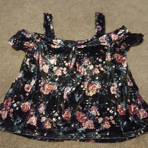 NWOT Floral cold shoulder shirt